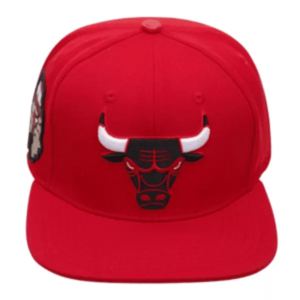 Red Chicago Bulls hat with white logo on front, featuring bull with crown and open mouth. Made of fabric with flat visor.