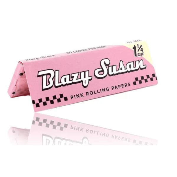 Bright and eye-catching pink 1 1/4 rolling paper with Blazy Susan in black on the front. Thin, lightweight material with a smooth surface. Simple and elegant design, perfect for any occasion.